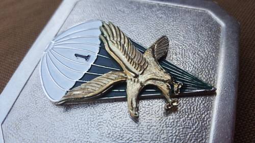 SADF era 1 Para Bn metal stable-belt buckle - new and unused condition with loose clips