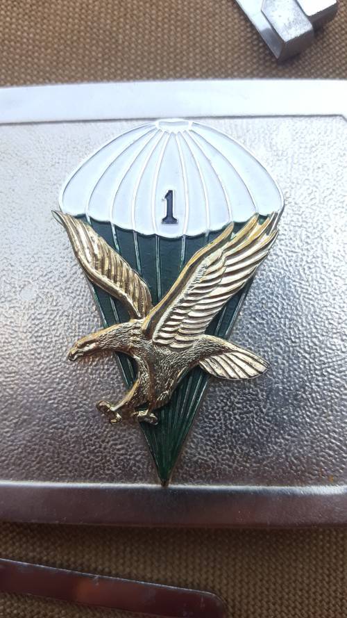 SADF era 1 Para Bn metal stable-belt buckle - new and unused condition with loose clips