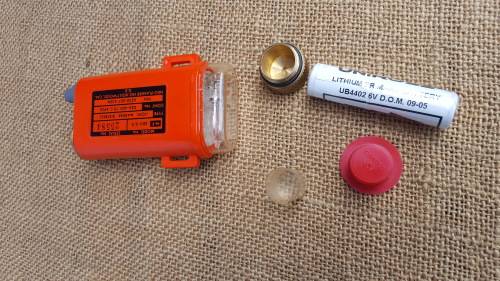 clean & unused old-gen SDU5/E strobe (distress marker) in original box with (used) battery - intact