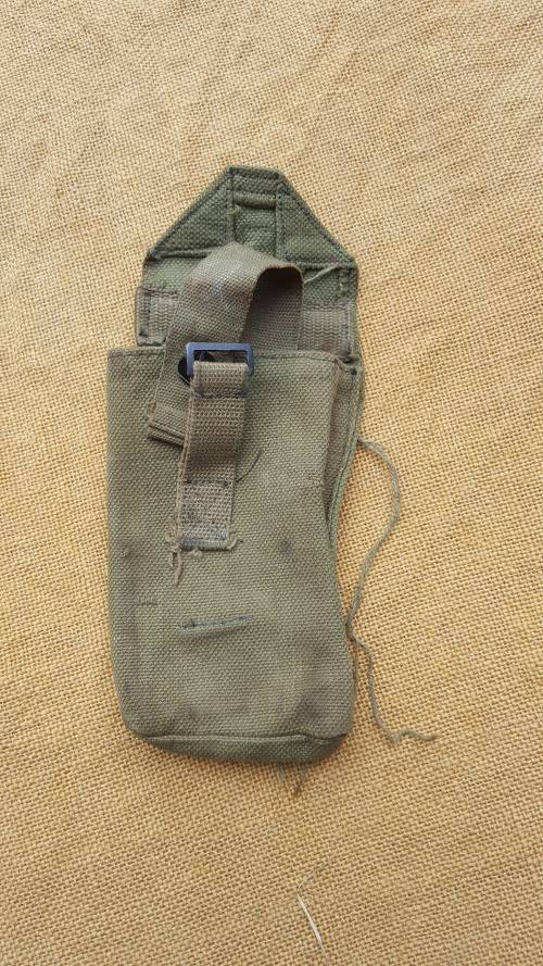 a very rare find - very scarce Rhodesian single mag patt 69 ammo pouch in great condition (nr2)