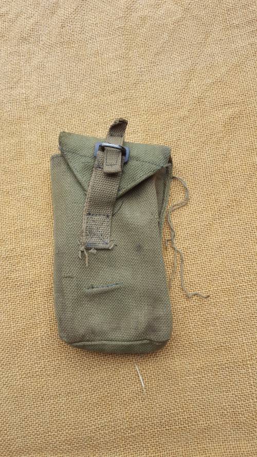 a very rare find - very scarce Rhodesian single mag patt 69 ammo pouch in great condition (nr2)