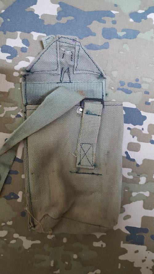 a very rare find - very scarce Rhodesian single mag patt 69 ammo pouch in great condition (nr1)