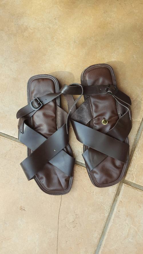 new unused size "270" (UK9) SADF era issue leather sandals very similar to type used in WW2/ LRDG