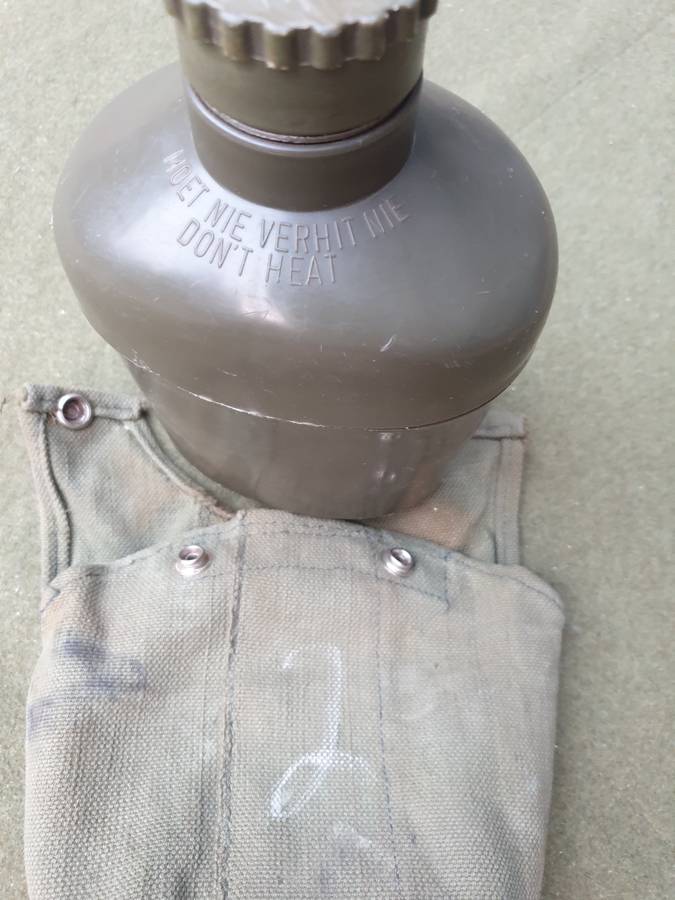 Original Rhodesian bushwar period pattern 69 canvas carrier pouch & 1lt canteen good clean used cond