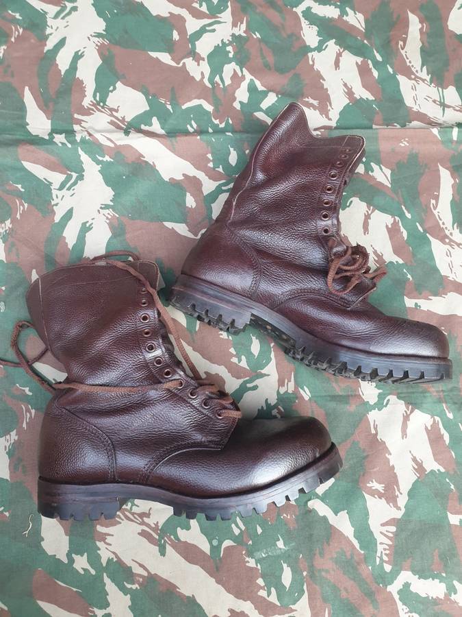 Original UK made ITSHIDE earlier type SA Army Para Bn issue `jumpers` combat boots size 10 UK Wide