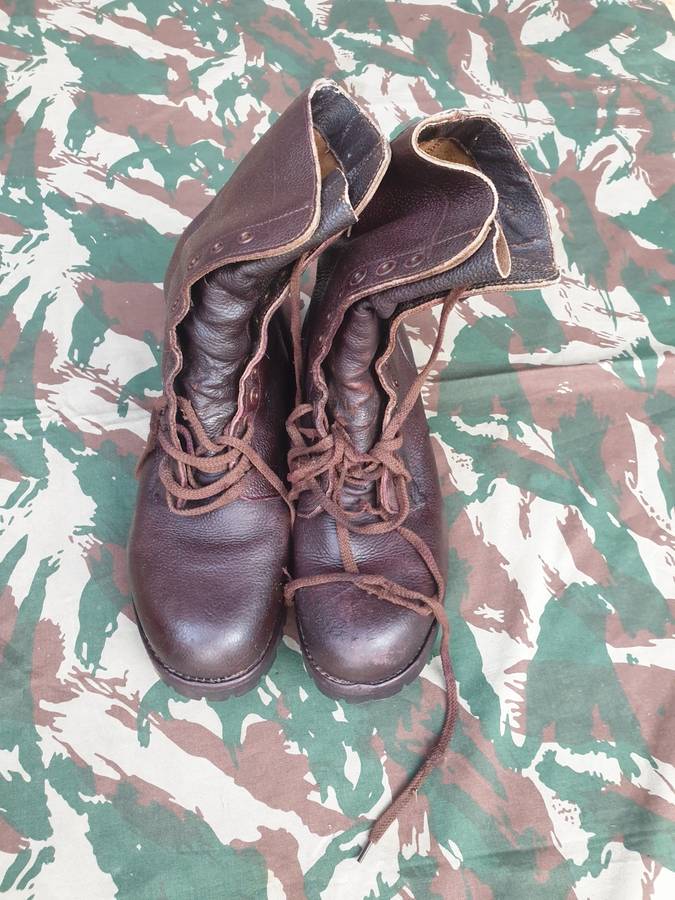 Original UK made ITSHIDE earlier type SA Army Para Bn issue `jumpers` combat boots size 10 UK Wide