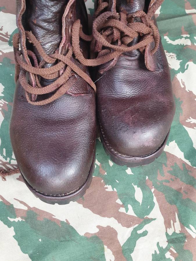 Original UK made ITSHIDE earlier type SA Army Para Bn issue `jumpers` combat boots size 10 UK Wide