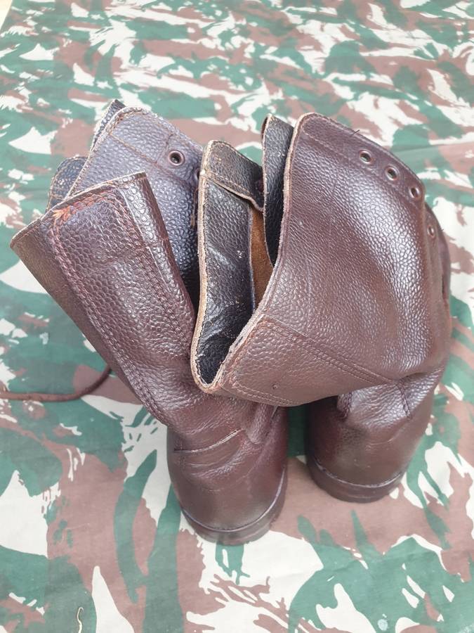 Original UK made ITSHIDE earlier type SA Army Para Bn issue `jumpers` combat boots size 10 UK Wide
