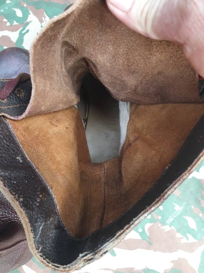 Original UK made ITSHIDE earlier type SA Army Para Bn issue `jumpers` combat boots size 10 UK Wide