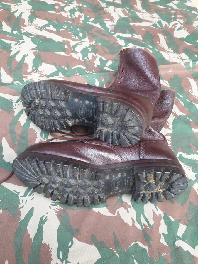 Original UK made ITSHIDE earlier type SA Army Para Bn issue `jumpers` combat boots size 10 UK Wide