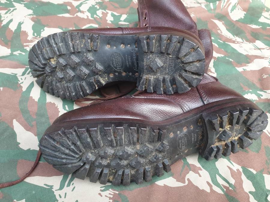 Original UK made ITSHIDE earlier type SA Army Para Bn issue `jumpers` combat boots size 10 UK Wide