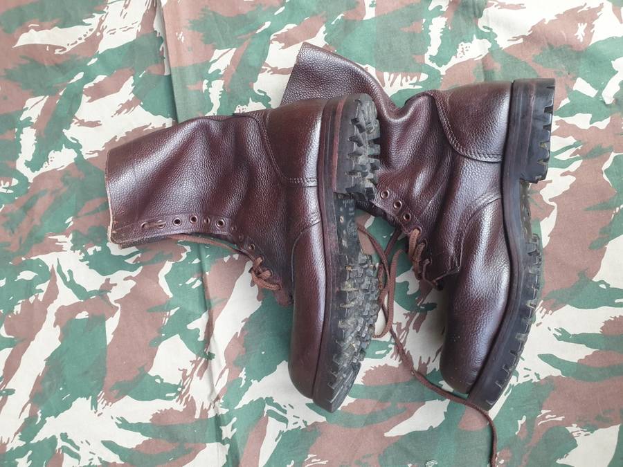 Original UK made ITSHIDE earlier type SA Army Para Bn issue `jumpers` combat boots size 10 UK Wide