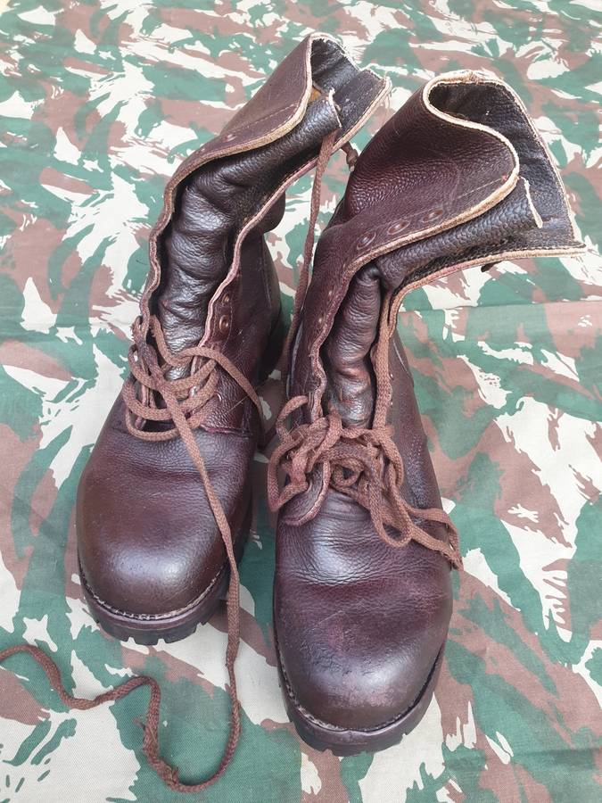 Original UK made ITSHIDE earlier type SA Army Para Bn issue `jumpers` combat boots size 10 UK Wide