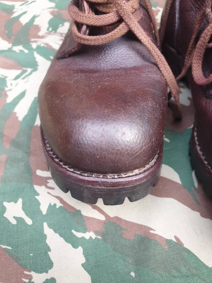 Original UK made ITSHIDE earlier type SA Army Para Bn issue `jumpers` combat boots size 10 UK Wide