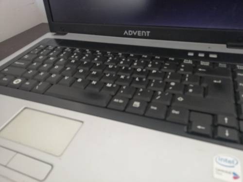 ***ADVENT 8215P PINK LAPTOP, 15.4 ". 500GB HDD, 1GB RAM***PLEASE READ***