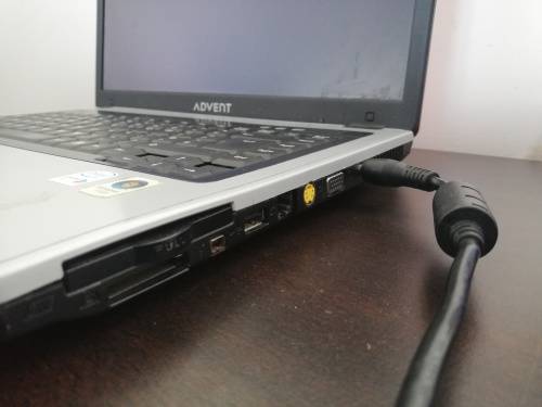 ***ADVENT 8215P PINK LAPTOP, 15.4 ". 500GB HDD, 1GB RAM***PLEASE READ***