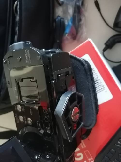 ****FULL PROFESSIONAL CANON LEGRIA AND ALL EQUIPMENT, USED ONCE OVER R20 000 VALUE***