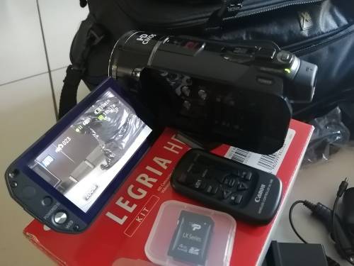 ****FULL PROFESSIONAL CANON LEGRIA AND ALL EQUIPMENT, USED ONCE OVER R20 000 VALUE***