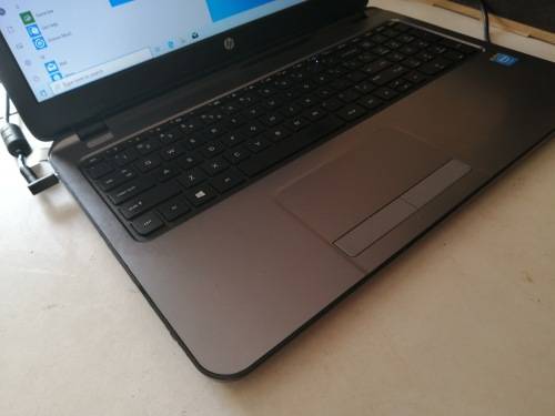 **HP 260 G3 LAPTOP. 15.6 INCH HS SCREEN, WEBCAM , WIFI, BLUETOOTH, HDMI, EXCELLENT CONDITION**
