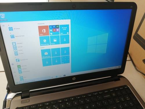 **HP 260 G3 LAPTOP. 15.6 INCH HS SCREEN, WEBCAM , WIFI, BLUETOOTH, HDMI, EXCELLENT CONDITION**