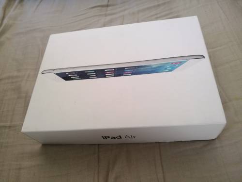 *****APPLE IPAD AIR A1475 4G/WIFI/ 64GB , RETINA 10.5" DISPLAY LIKE NEW IN BOX R10 000****