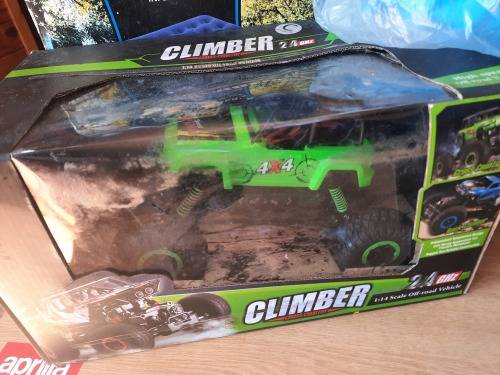 **LATE ENTRY**BULK LOT OF AIR BEDS, RADIO CONTROLL OFF RD CAR, KIDS POOL*****READ AD****