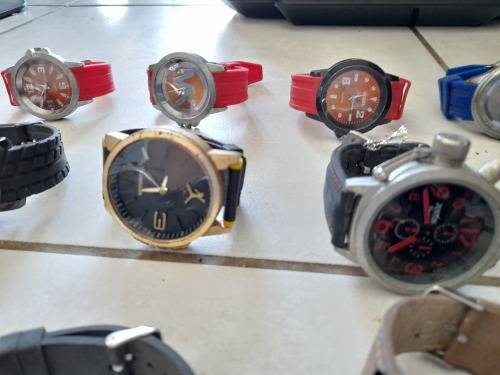 ***START YOUR OWN BUSINESS**FREE FREIGHT**BULK LOT OF 20 WATCHES*BEEN IN STORAGE**SOLD AS PER PICS**