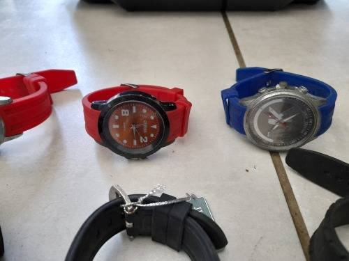 ***START YOUR OWN BUSINESS**FREE FREIGHT**BULK LOT OF 20 WATCHES*BEEN IN STORAGE**SOLD AS PER PICS**