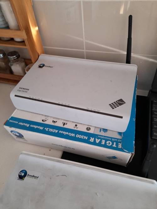 **BULK LOT OF SECOND HAND ELECTRONICS**PRINTERS, VINTAGE LAPTOP, ROUTERS***