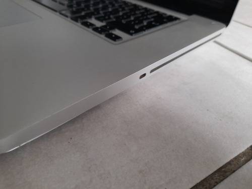 ****FREE FREIGHT FRIDAY***I5 APPLE MAC BOOK PR0 2010 4GB RAM, 500GB HDD**WAS WORKING,NOW NO DISPLAY*