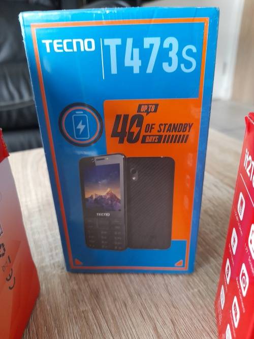 *CRAZY SPECIAL***FREE FREIGHT**3 x CELL PHONES IN BOX WITH CHARGERS AND EARPHONES IN BOX****