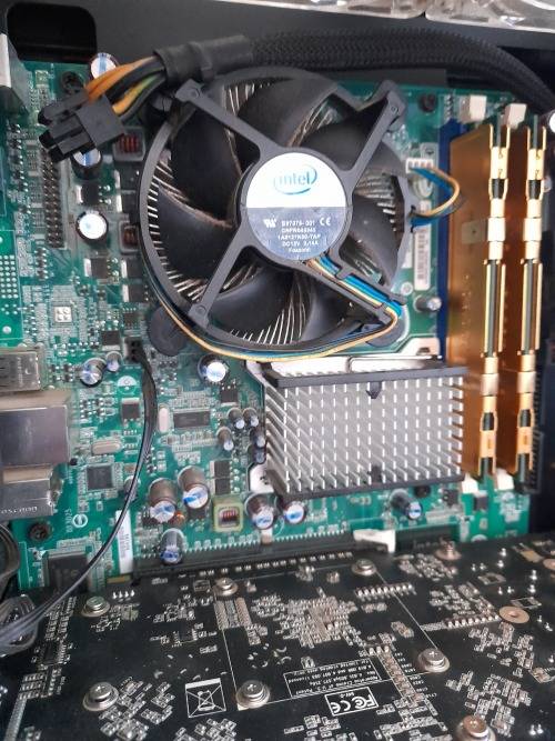 ***GAMING PC BOX****XFX GRAFIX CARD, 2 X APACER RAM CARDS, Intel® 82801GB, LOTS OF FANS ETC*****