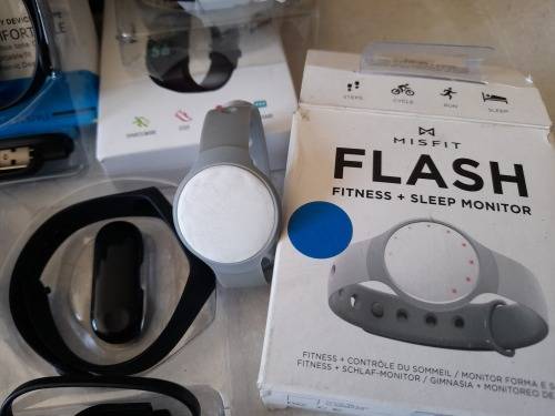 ***SNAP FRI SPECIAL**LIQUIDATION STOCK**BULK LOT OF UNTESTED 3G SMART WATCHES*****