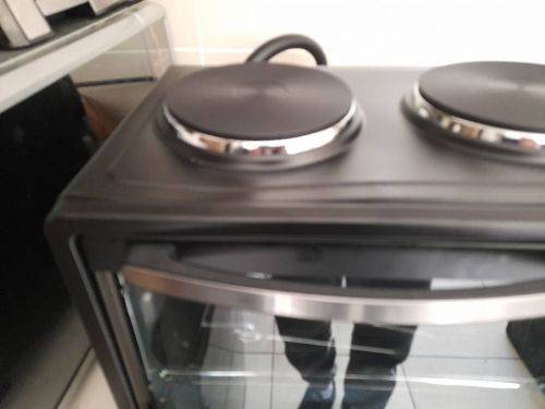 **MONTH END DEAL*BRAND NEW SALTON MINI KITCHEN, OVEN AND 2 PLATE TOP STOVE*****
