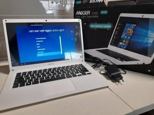 **CLEARANCE SALE***DEMO MECER XPRESSION  Z140C 14.1 WHITE LAPTOP IN BOX WITH CHARGER****