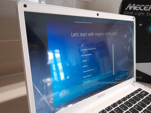 **CLEARANCE SALE***DEMO MECER XPRESSION  Z140C 14.1 WHITE LAPTOP IN BOX WITH CHARGER****