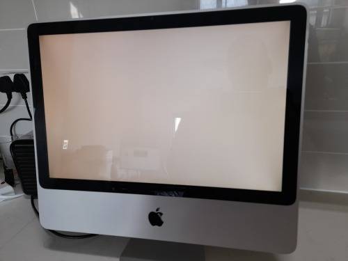 **LIQUIDATION STOCK***APPLE  IMAC A1224A 20 INCH ALL IN 1 DESKTOP PC**SHOWS WHITE SCREEN***