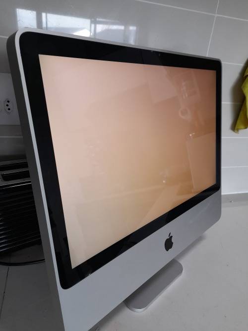 **LIQUIDATION STOCK***APPLE  IMAC A1224A 20 INCH ALL IN 1 DESKTOP PC**SHOWS WHITE SCREEN***
