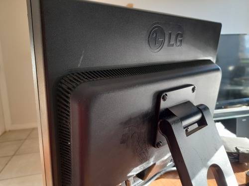 **LAST OF CLEARANCE SALE***4 X  LCD PC SCREENS***ONE BID FOR ALL***