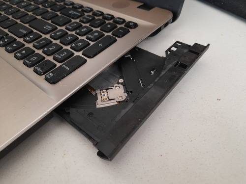 *PRE SUMMER DEAL***ASUS VIVOBOOK MAX F541N WITH CHARGER AND  FREE LAPTOP BAG***