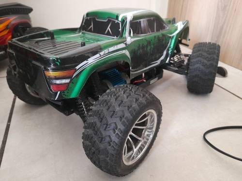 *WOW*A KIDS CHRISTMAS DREAM*2 X ELEC OFF ROAD RC TRUCKS WITH REMOTES AND CHARGER *OVER R5000 VALUE*