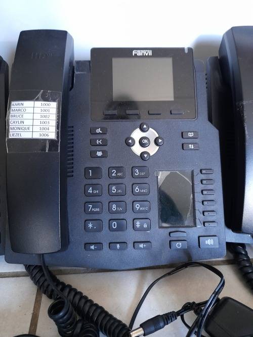 *LIQUIDATION STOCK**LOT OF 3 X FANVIL VOIP PHONES WITH POWER SUPPLY AND CABLES**ONE IS R3500 NEW**
