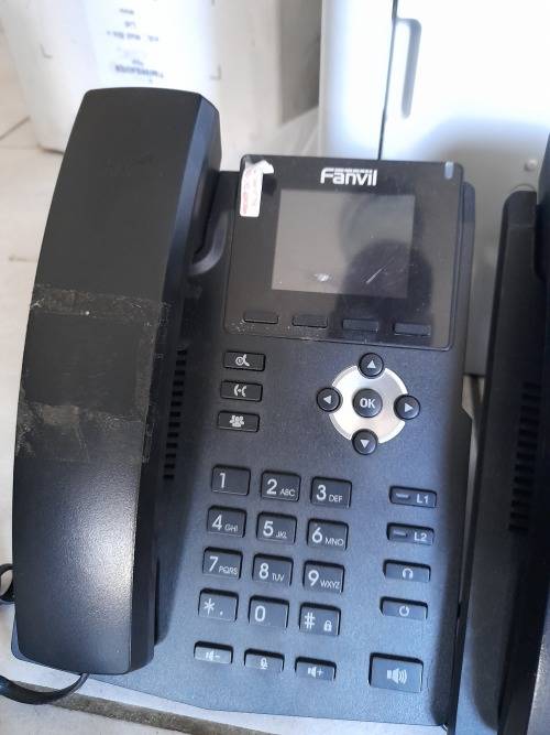 *LIQUIDATION STOCK**LOT OF 3 X FANVIL VOIP PHONES WITH POWER SUPPLY AND CABLES**ONE IS R3500 NEW**