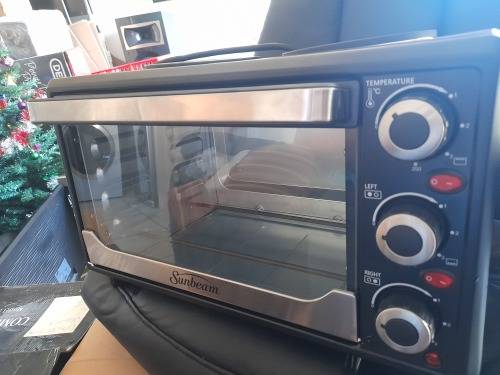 *CHRISTMAS SPECIAL**NEW SUNBEAM 25L COMPACT OVER WITH 2 PLATE TOP*SMAL DENT ON TOP*BUT NEW IN BOX*