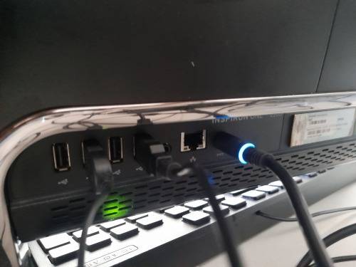 **LIQUIDATION STOCK**DELL INSPIRON ONE 2205, 21INCH ALL IN ONE DESKTOP WITH KEYBOARD AND MOUSE*