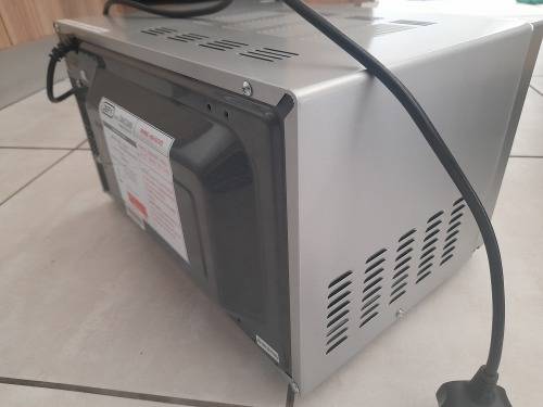 ***PAY DAY DEAL***Defy 20lt Microwave Metallic DMO381*COMES ON NOT HEATING**