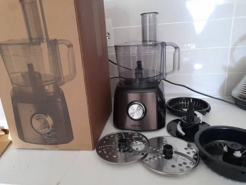 **LIKE NEW ,NOT USED @HOME FOOD PROCESSOR WILL ALL ATTACHMENTS IN BOX**R1600 IN STORE**