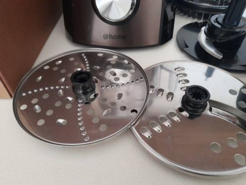 **LIKE NEW ,NOT USED @HOME FOOD PROCESSOR WILL ALL ATTACHMENTS IN BOX**R1600 IN STORE**