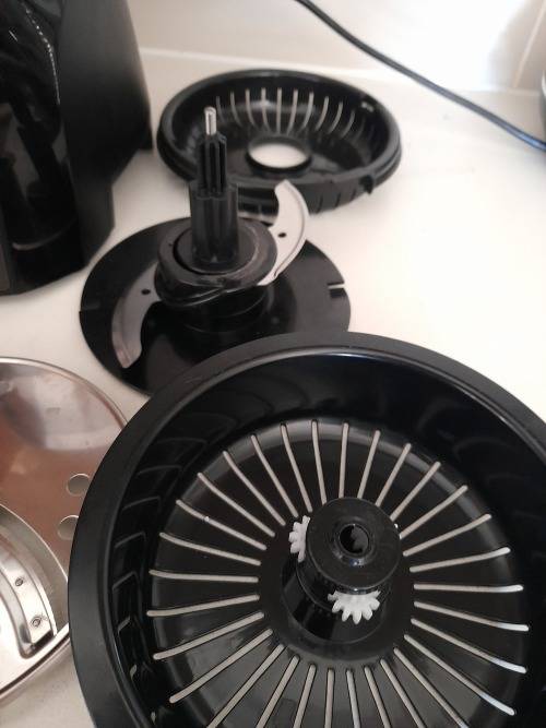 **LIKE NEW ,NOT USED @HOME FOOD PROCESSOR WILL ALL ATTACHMENTS IN BOX**R1600 IN STORE**