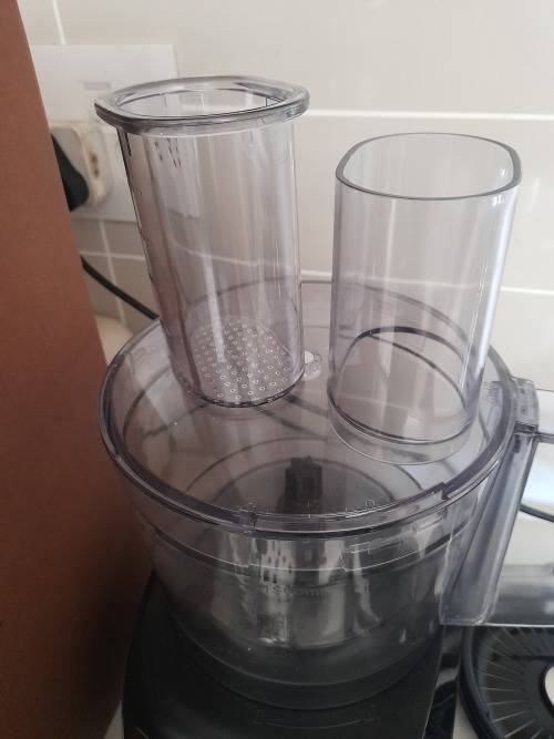 **LIKE NEW ,NOT USED @HOME FOOD PROCESSOR WILL ALL ATTACHMENTS IN BOX**R1600 IN STORE**